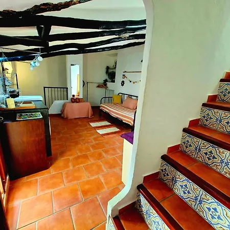 Amarilla Tatil Evi Callosa de Ensarriá